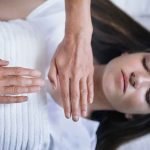reiki-healing-session-with-teenage-girl-JZLG4T7